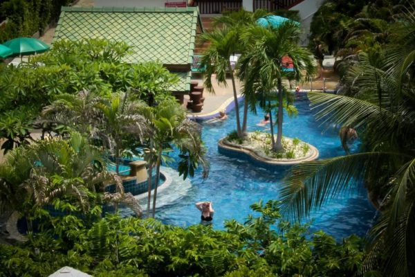 Baan Karonburi Resort_pool-min