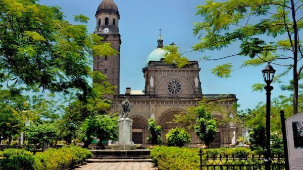Manila_Cathedralinside_Intramuros